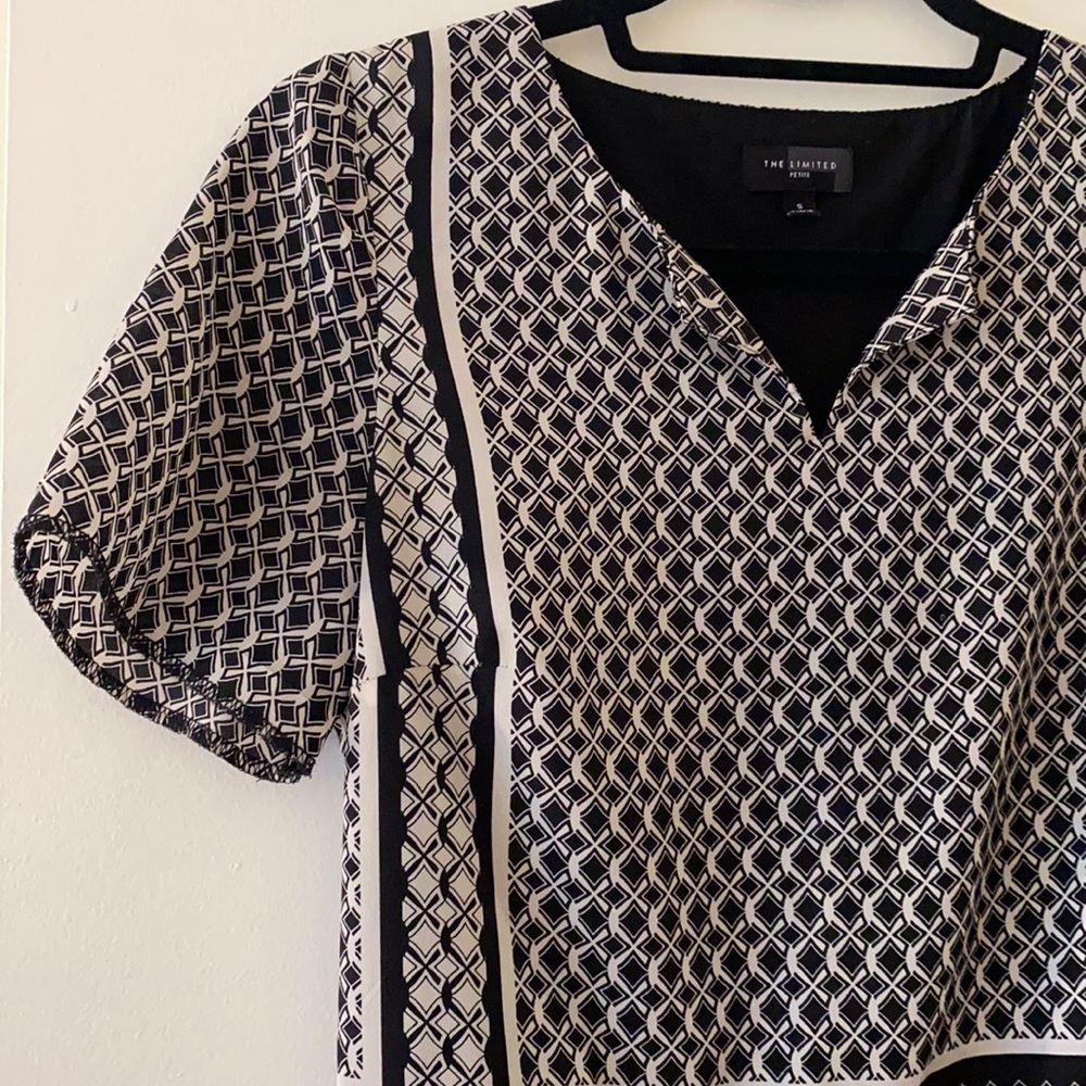 Black and white short sleeve dress